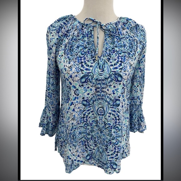 Lilly Pulitzer Blue and White Patterned Blouse. Willa Flounce sleeve - Picture 4 of 4